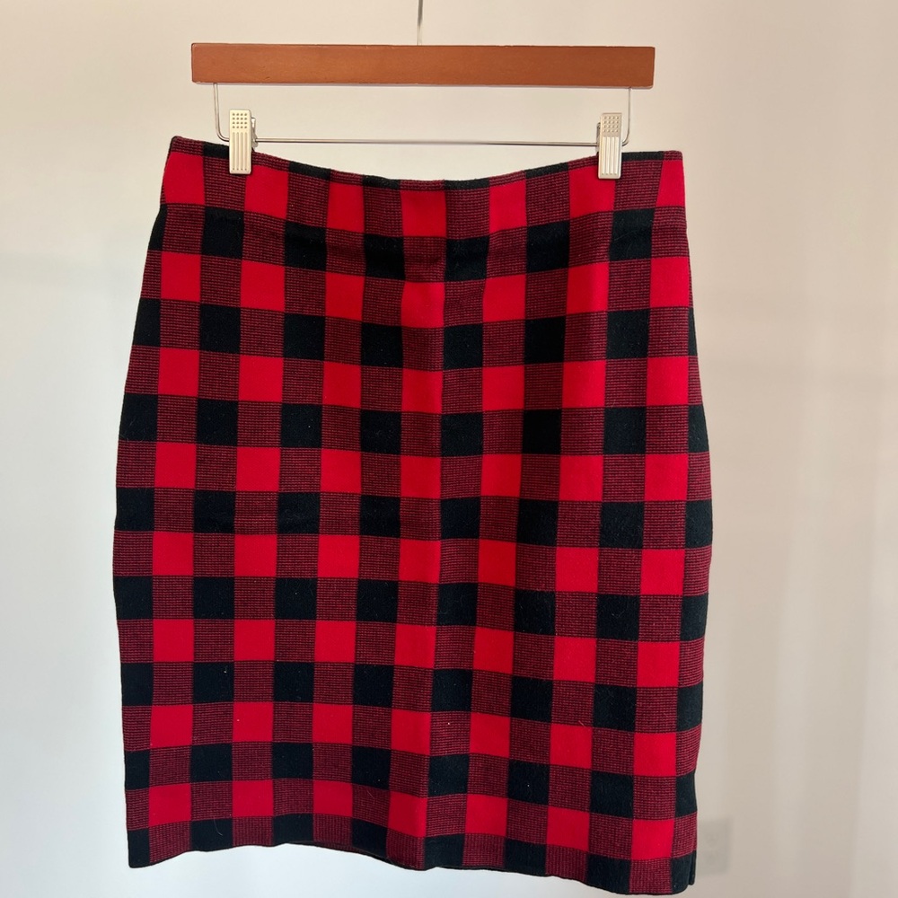 Chaps Women’s sz. L Buffalo check sweater skirt